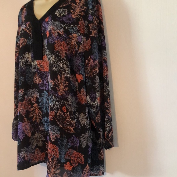Woman’s fall muti colored leaf print blouse - Picture 4 of 10